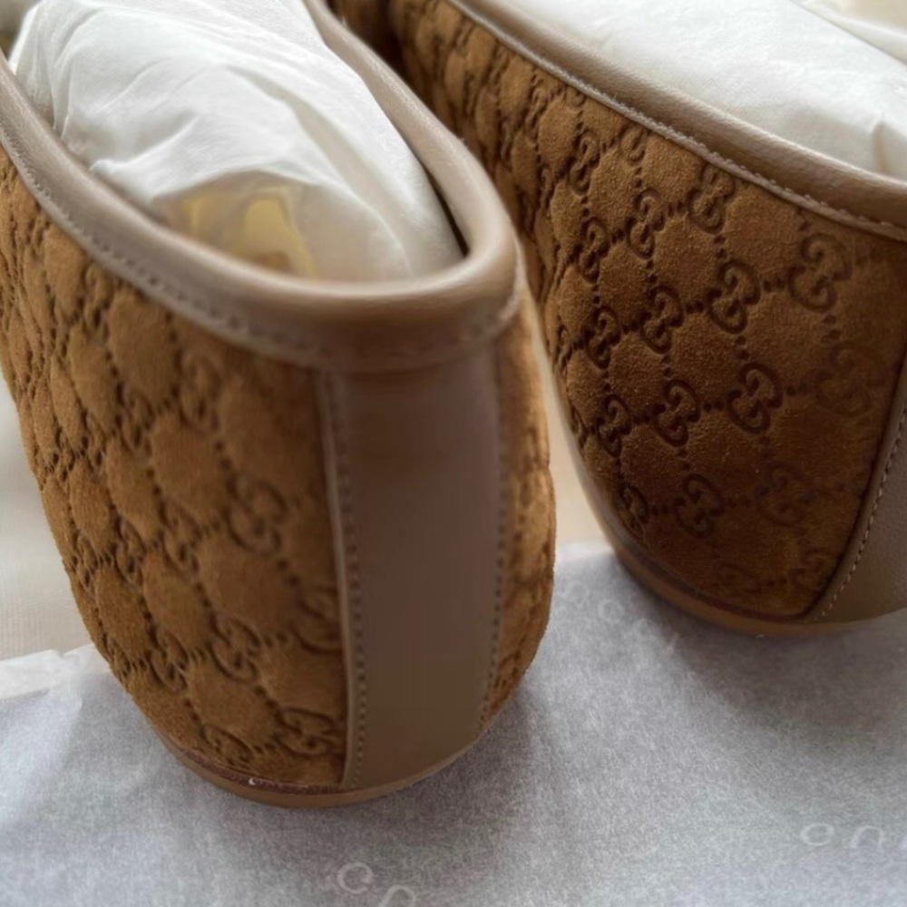 Gucci Brown Flats with Gold Detailing - Picture 5 of 6